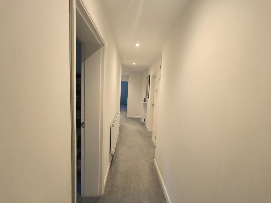 Property photo 3 of 9 Hallway