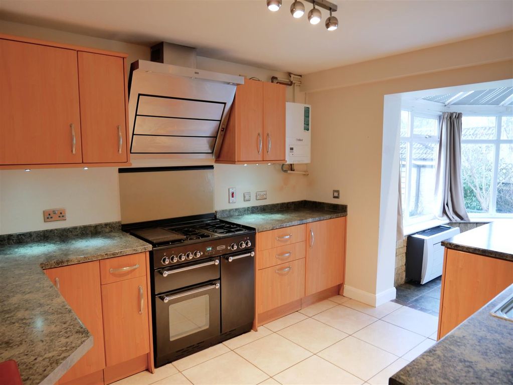 Property photo 3 of 21 Kitchen