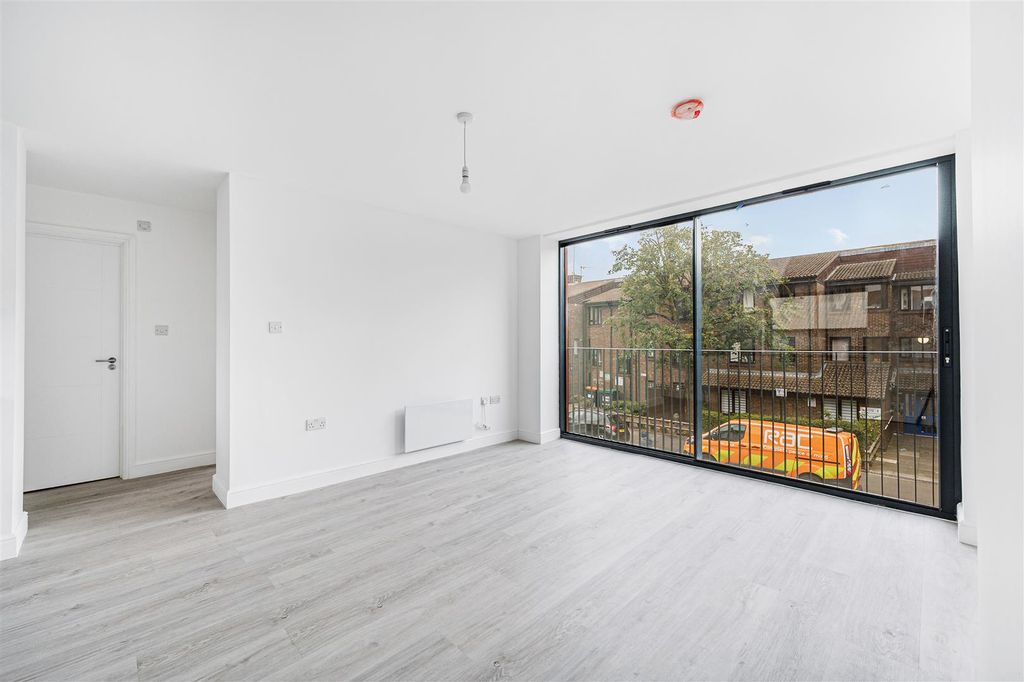Property photo 3 of 13 Fff Spencer Road-4.Jpg