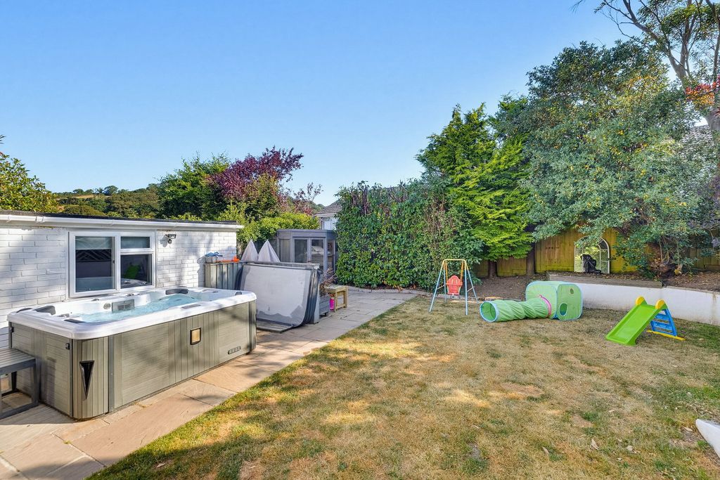 Property photo 3 of 32