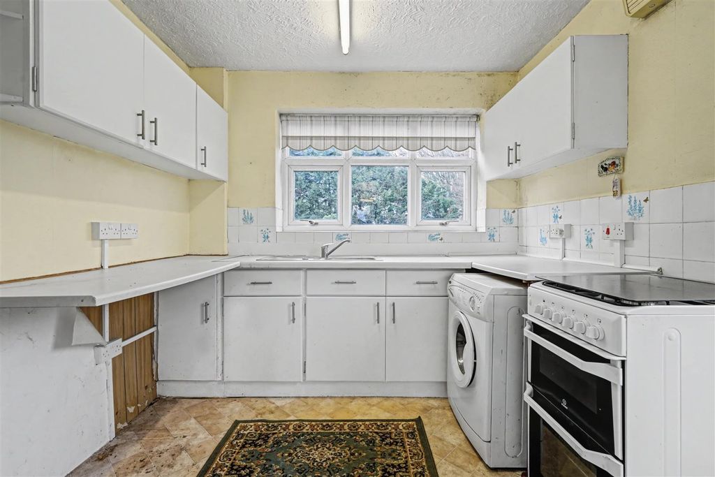 Property photo 2 of 14 Kitchen