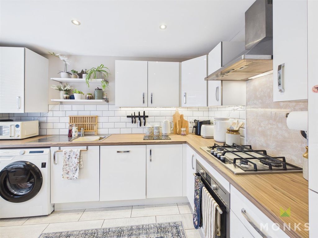 Property photo 2 of 15 Cam01348G0-Pr0784-Still001.Jpg