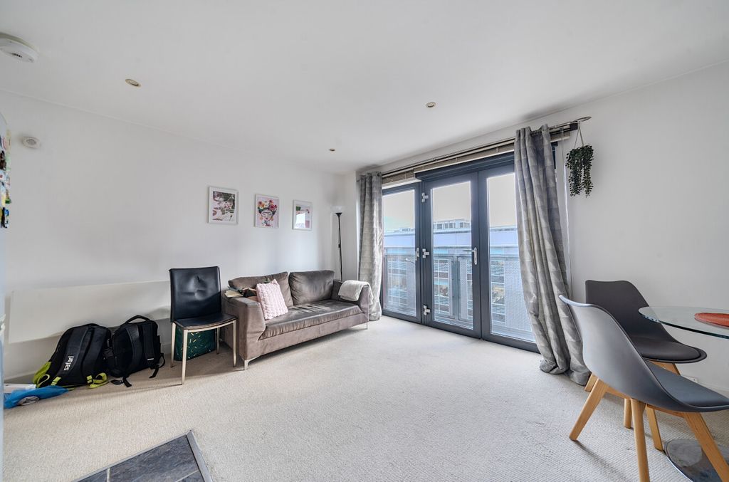 Property photo 3 of 7 1397102-5-6966688...