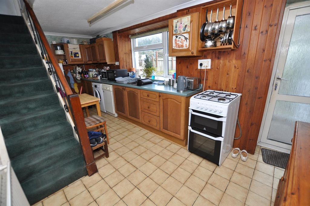 Property photo 3 of 8 Kitchen / Breakfast Room