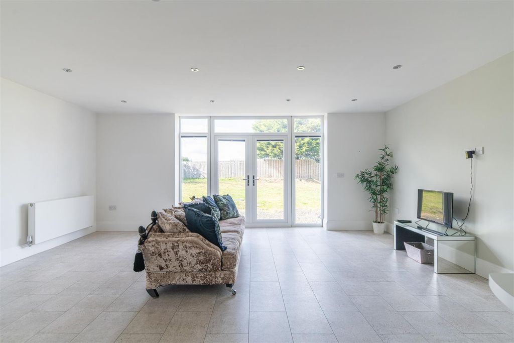 Property photo 2 of 16 Iaaktp2Zgkkbvk2B76Omdw.Jpg