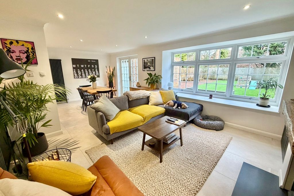 Property photo 3 of 27