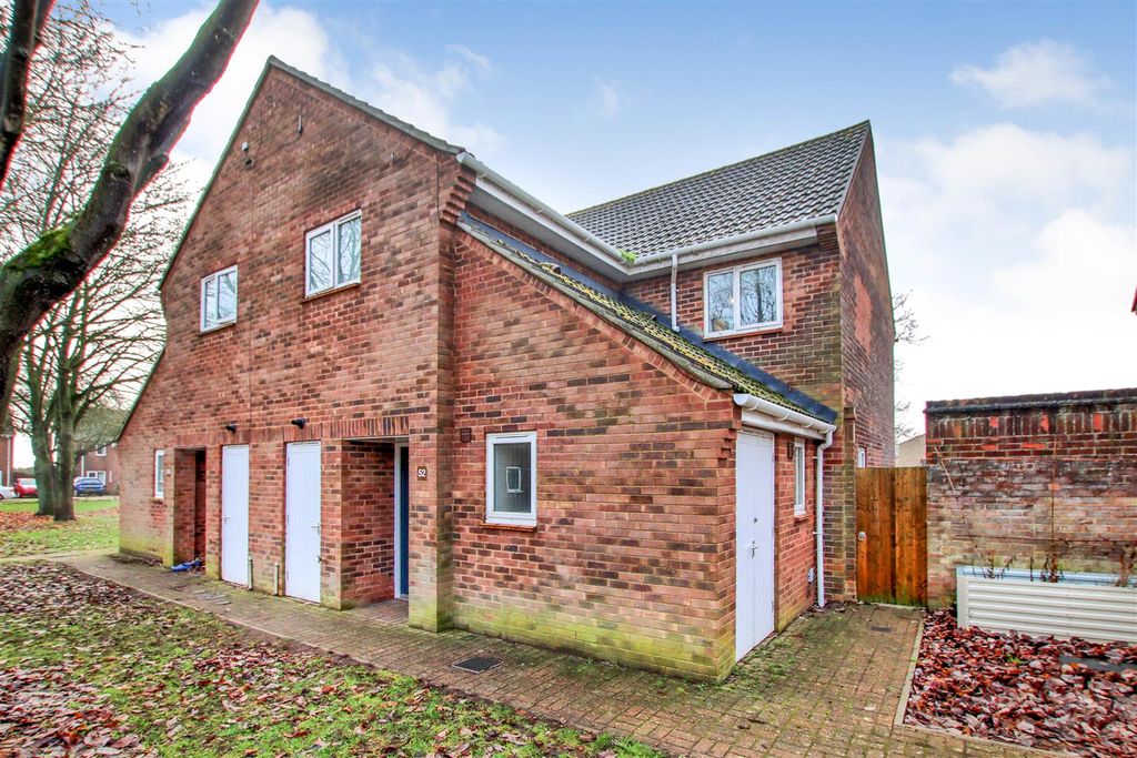 Property photo 1 of 18 Front Gunning Way 1.Jpg