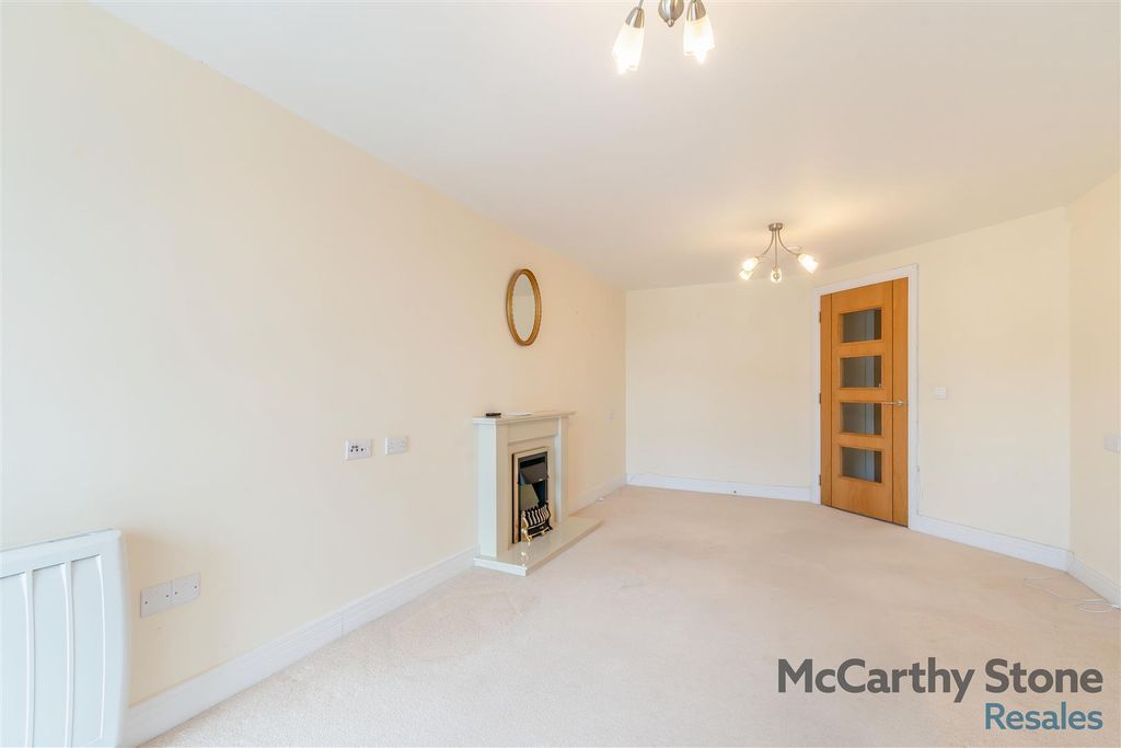 Property photo 3 of 15 8694428-Interior17.Jpg