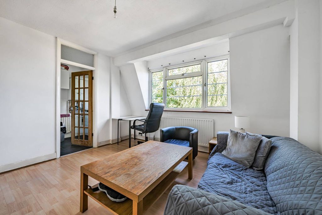 Property photo 2 of 10