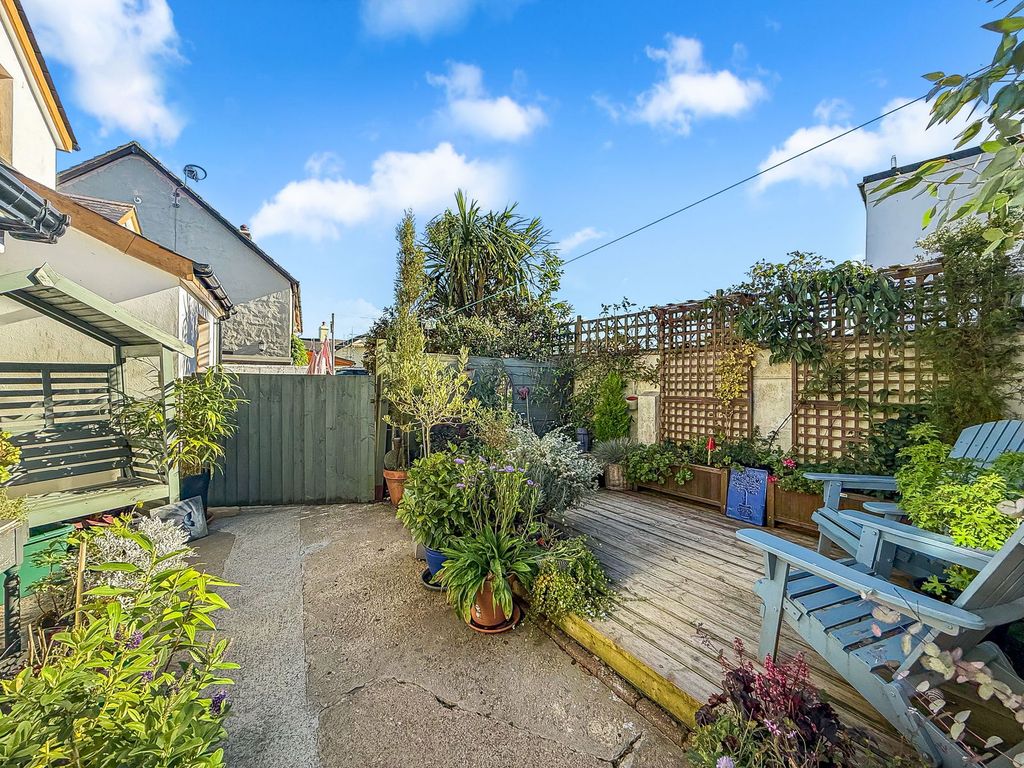 Property photo 2 of 27