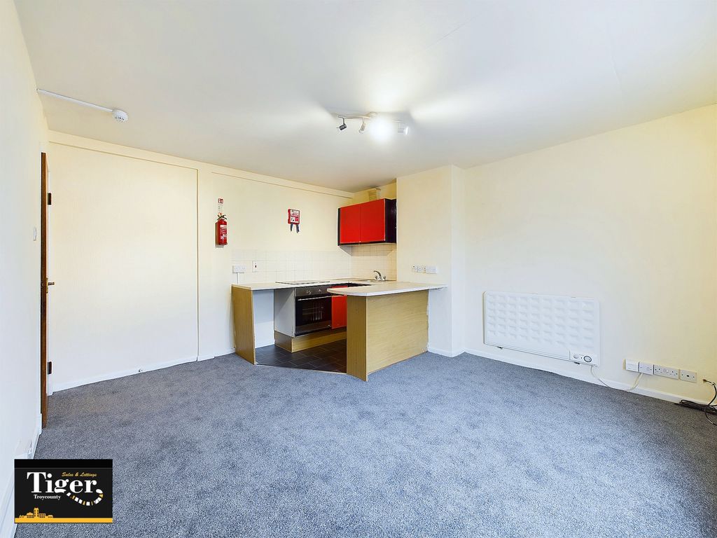 Property photo 3 of 37 Cam03440G0-Pr0195-Still017
