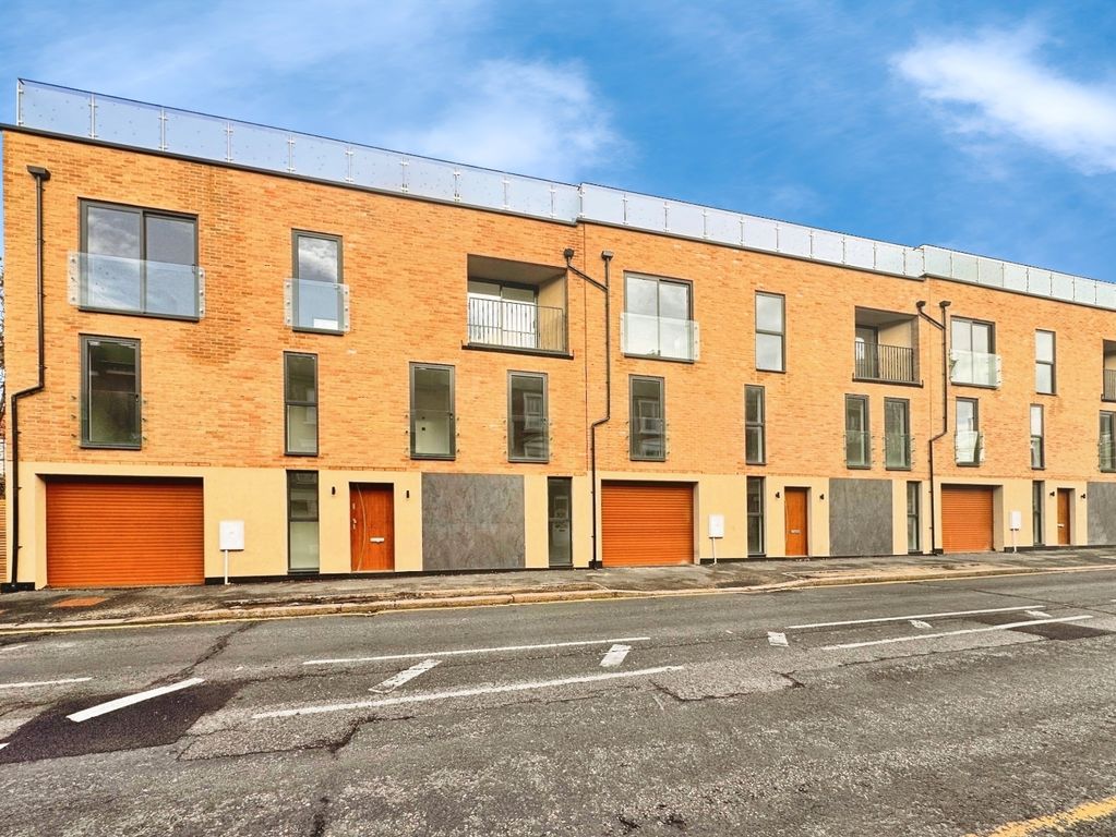 Property photo 2 of 20 Pbox-Street_Scape-427330.Jpg