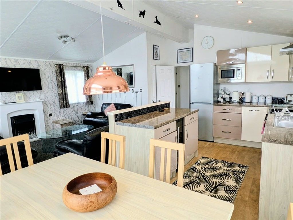 Property photo 3 of 10 Lounge/Diner/Kitchen