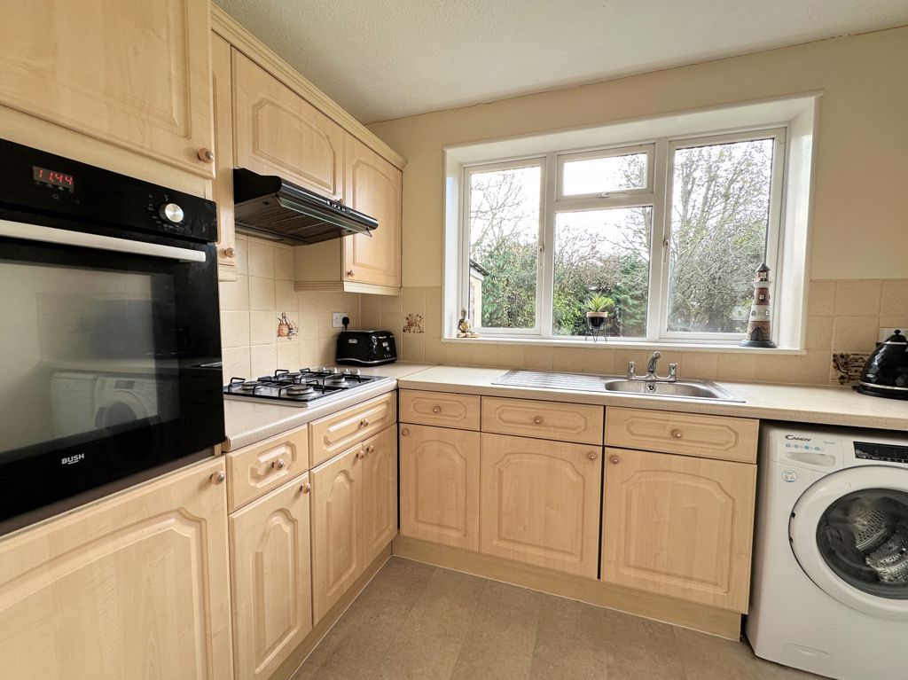 Property photo 3 of 18 Kitchen