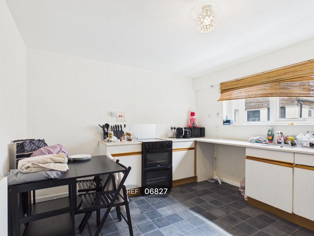 Property photo 3 of 14 Kitchen