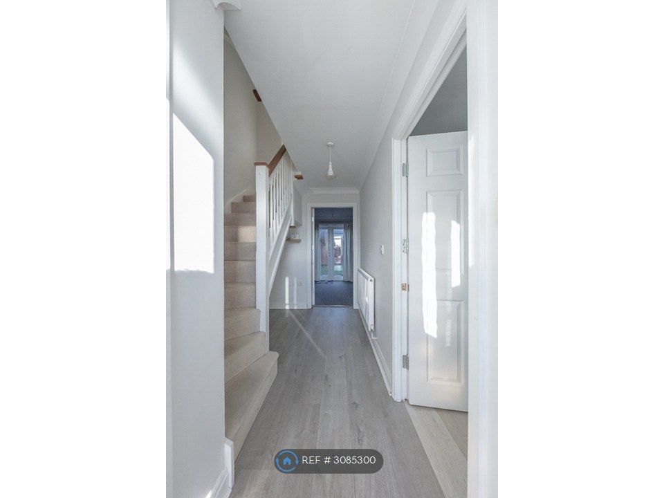 Property photo 2 of 11 Entrance Hallway