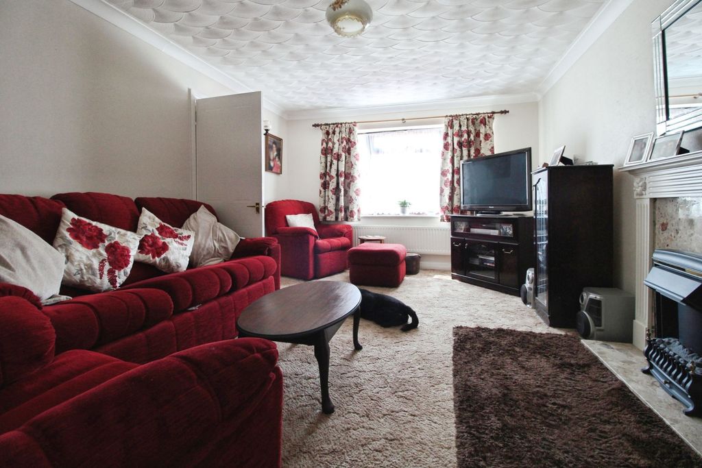 Property photo 3 of 18