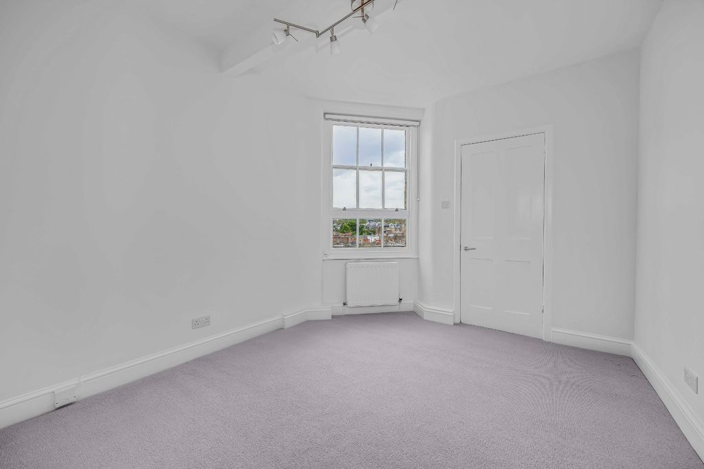 Property photo 2 of 13 Picture 2