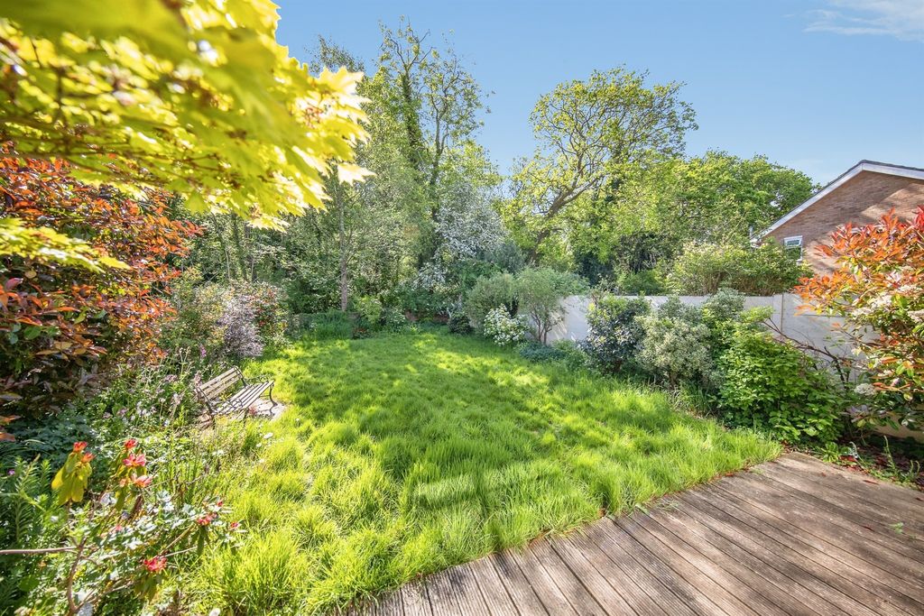 Property photo 2 of 20