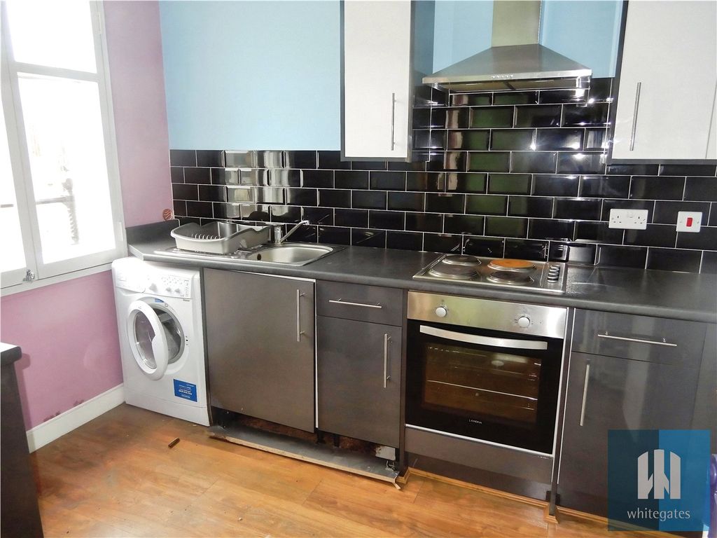 Property photo 2 of 5 Picture No. 15