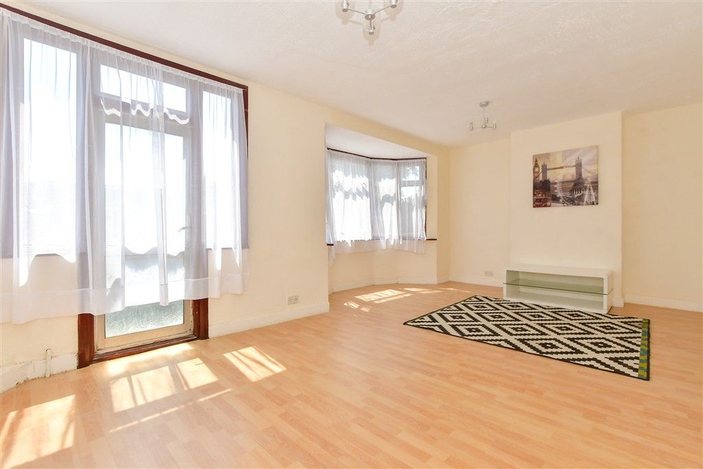 Property photo 2 of 10 Lounge