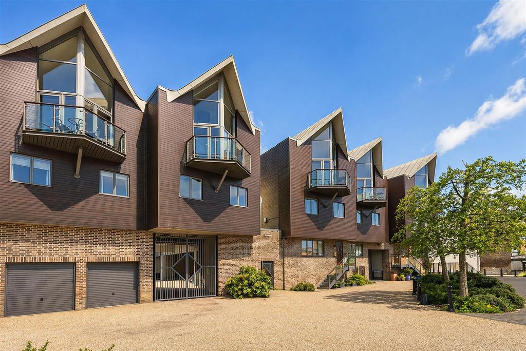 Property photo 2 of 25 Chatgpt Image Apr 22, 2026, 10_48_40 Am.Png