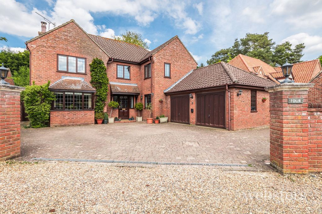 Property photo 1 of 32