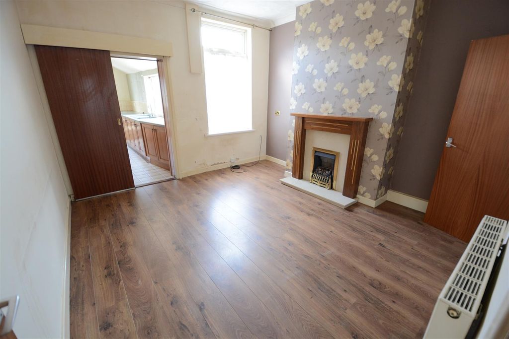 Property photo 3 of 11 Dinging Room