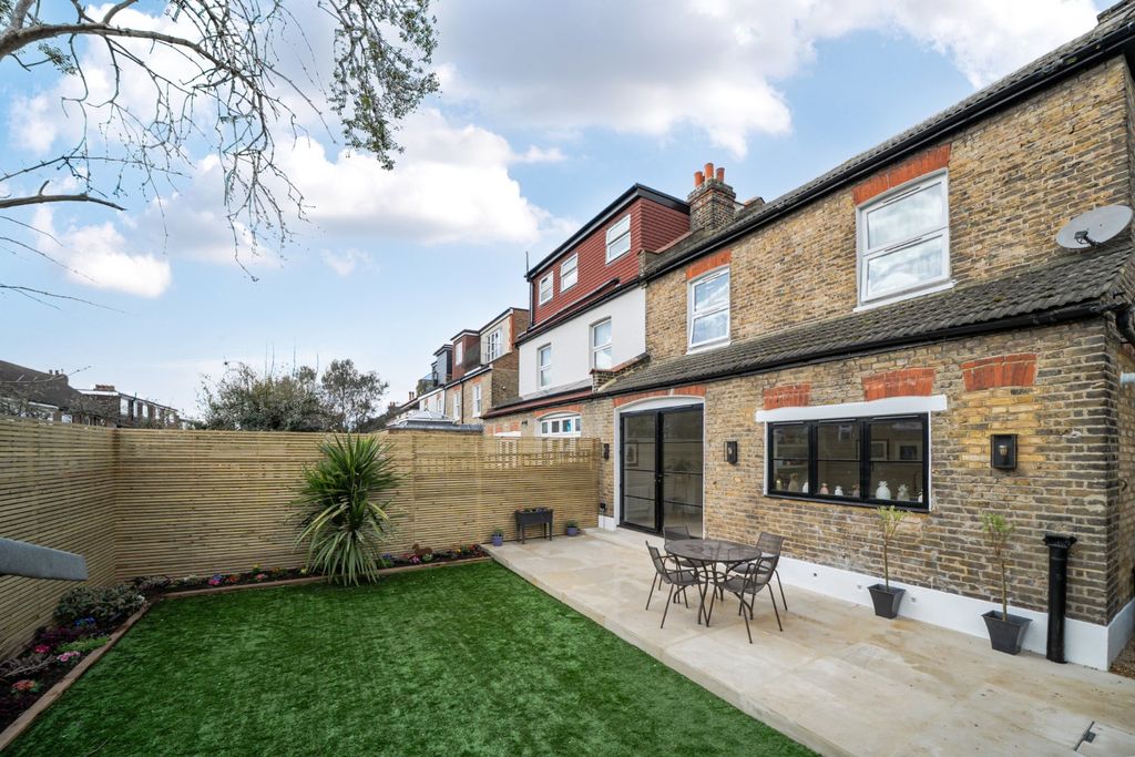 Property photo 3 of 17 Picture No. 15