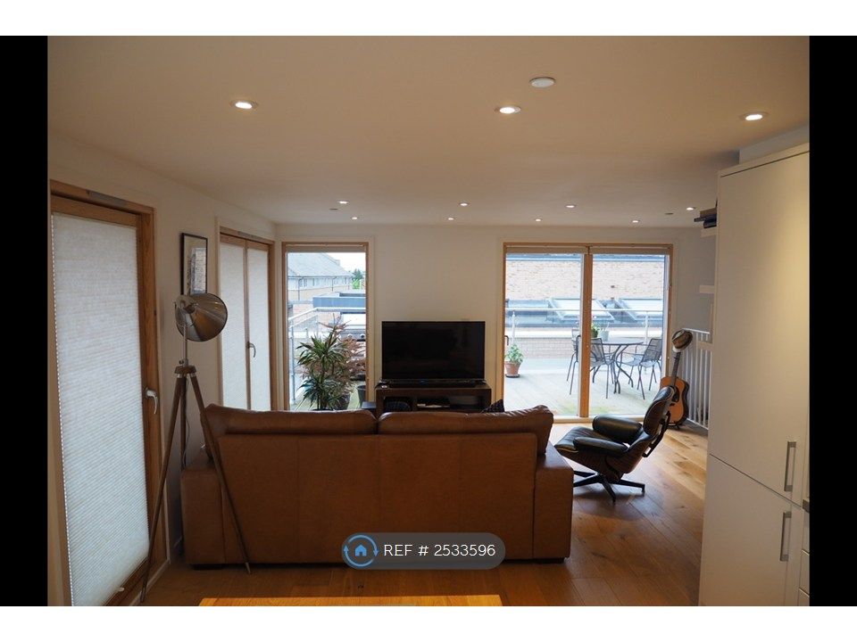 Property photo 1 of 8 Lounge