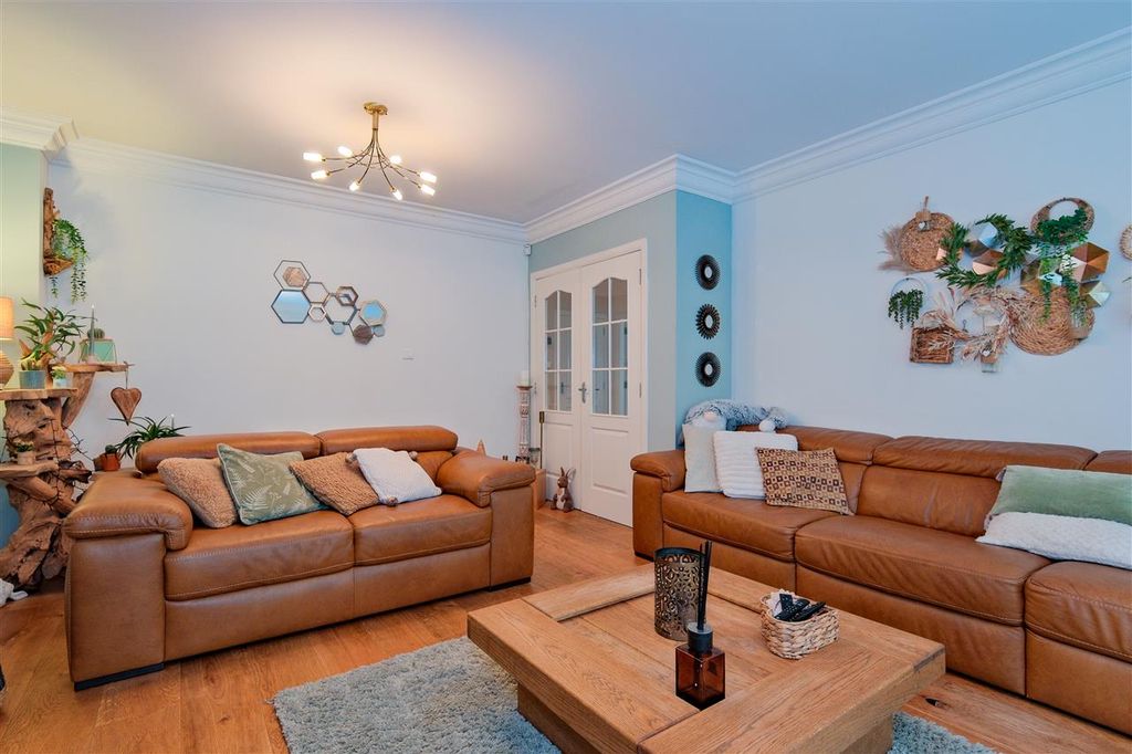 Property photo 3 of 33