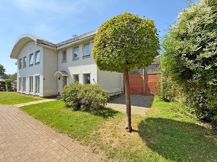 Property photo 1 of 13 3 Bed Semi-Detached House To Rent Kew Bridge Road, Brentford Tw8