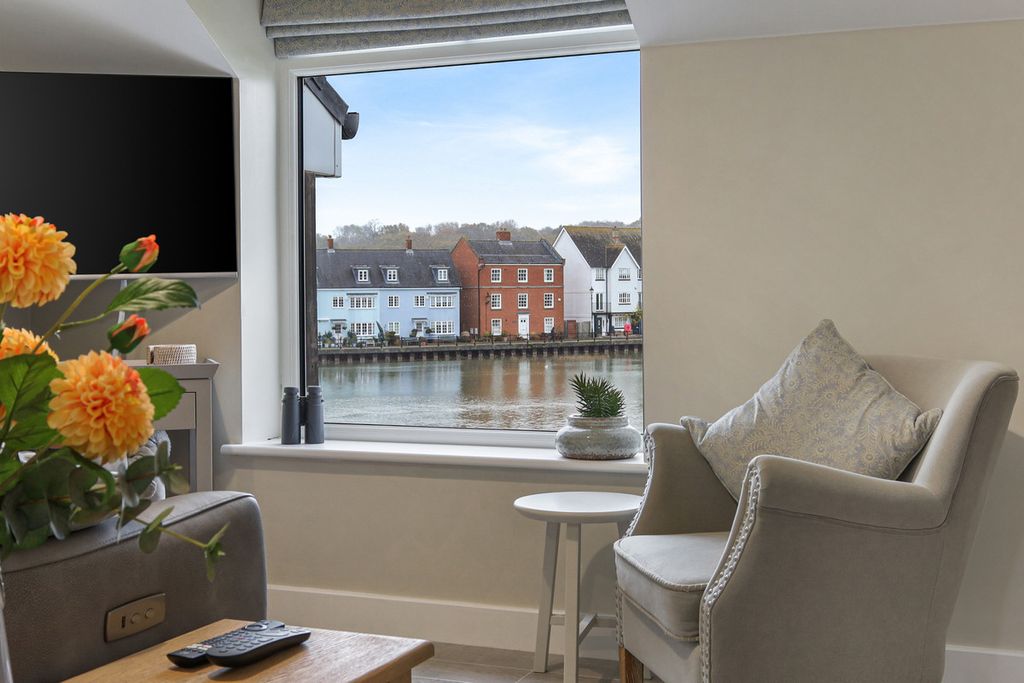 Property photo 2 of 26