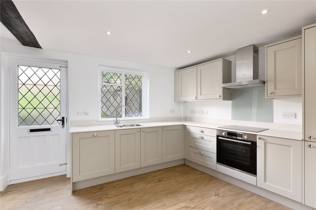 Property photo 2 of 11 Kitchen