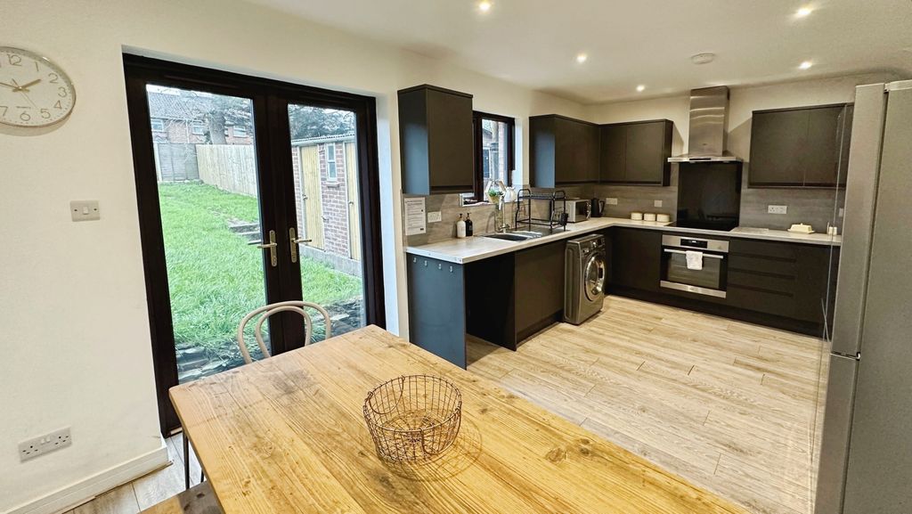 Property photo 3 of 16 Pbox-Img.Jpg