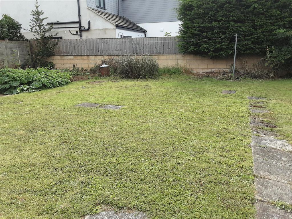 Property photo 2 of 8 Garden