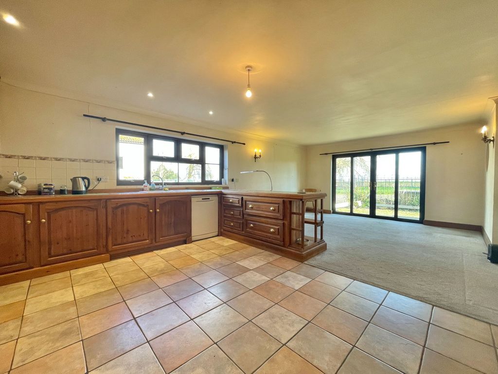 Property photo 3 of 37