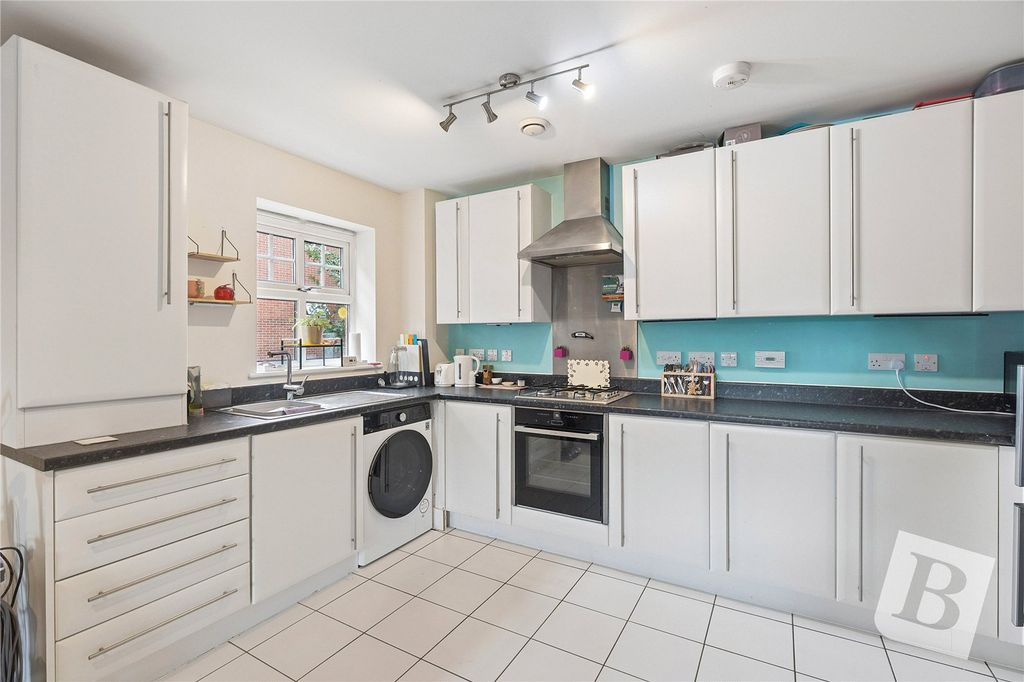 Property photo 2 of 17 Kitchen