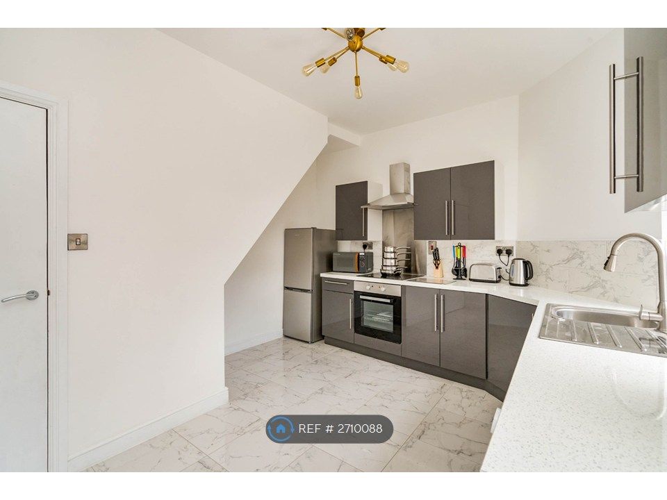 Property photo 2 of 5 Communal Kitchen