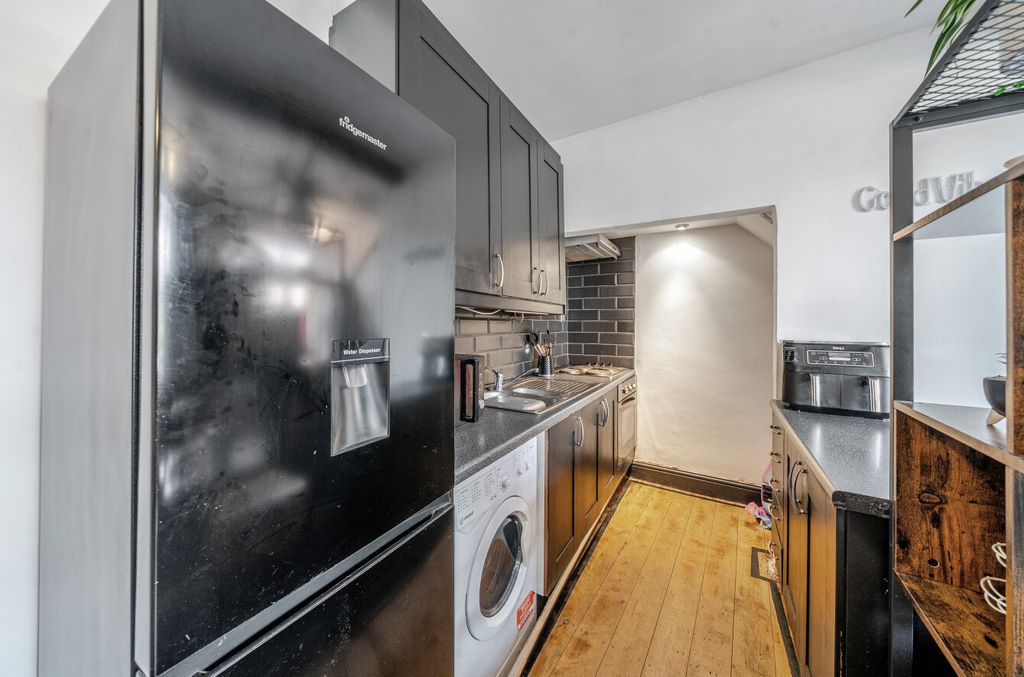 Property photo 3 of 10 1318918-5-6867c90...