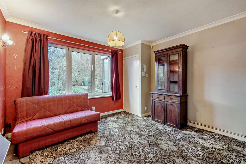 Property photo 3 of 17 8679523-Interior10-800.Jpg