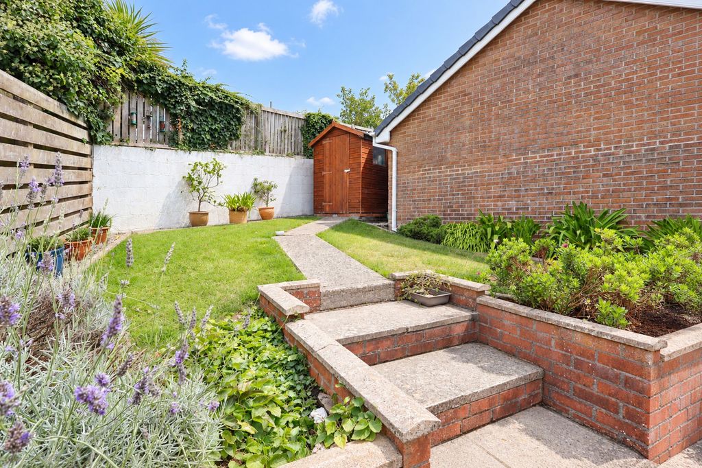 Property photo 2 of 23 Garden
