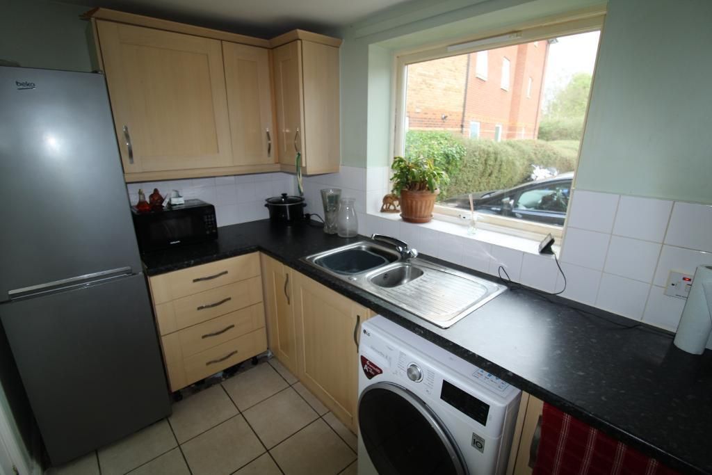 Property photo 3 of 8 Kitchen