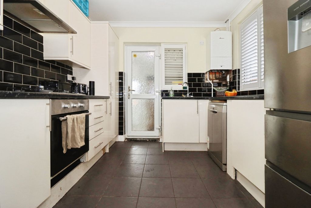 Property photo 3 of 20 Pbox-Img.Jpg