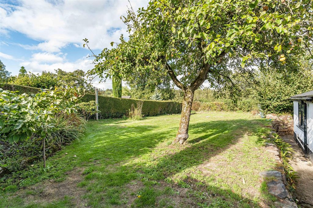 Property photo 2 of 25 Garden
