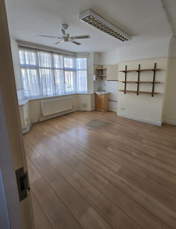 Property photo 2 of 6 Photo 6