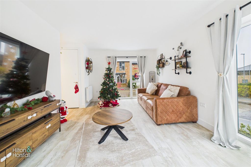 Property photo 3 of 22 Trough Laithe Road