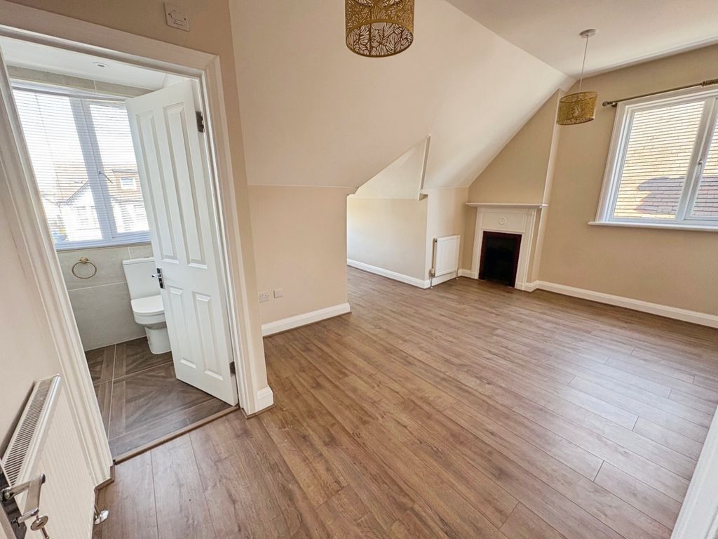 Property photo 2 of 13 Bedroom 1