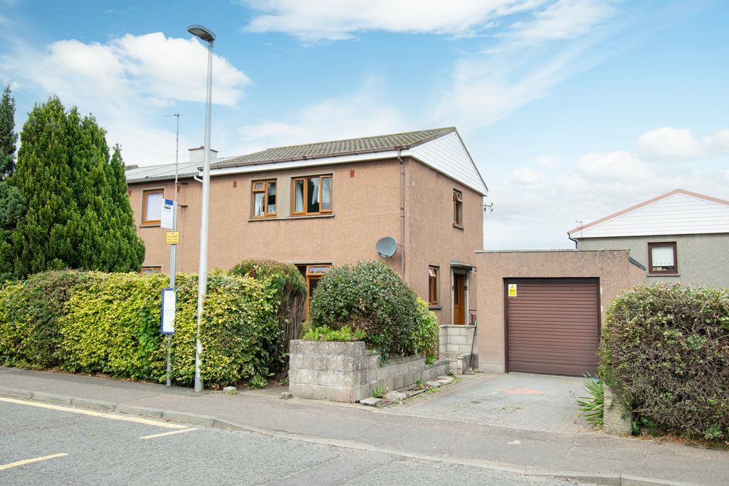 Property photo 1 of 31