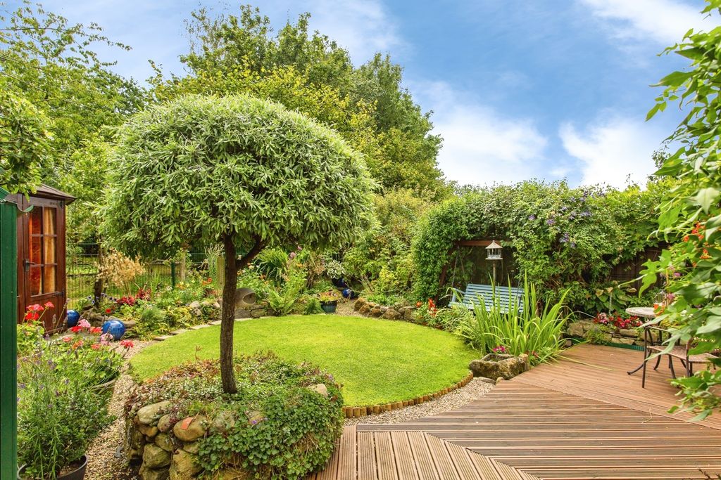 Property photo 2 of 25 Garden
